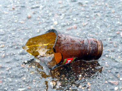 Broken_Glass_Bottle.jpg